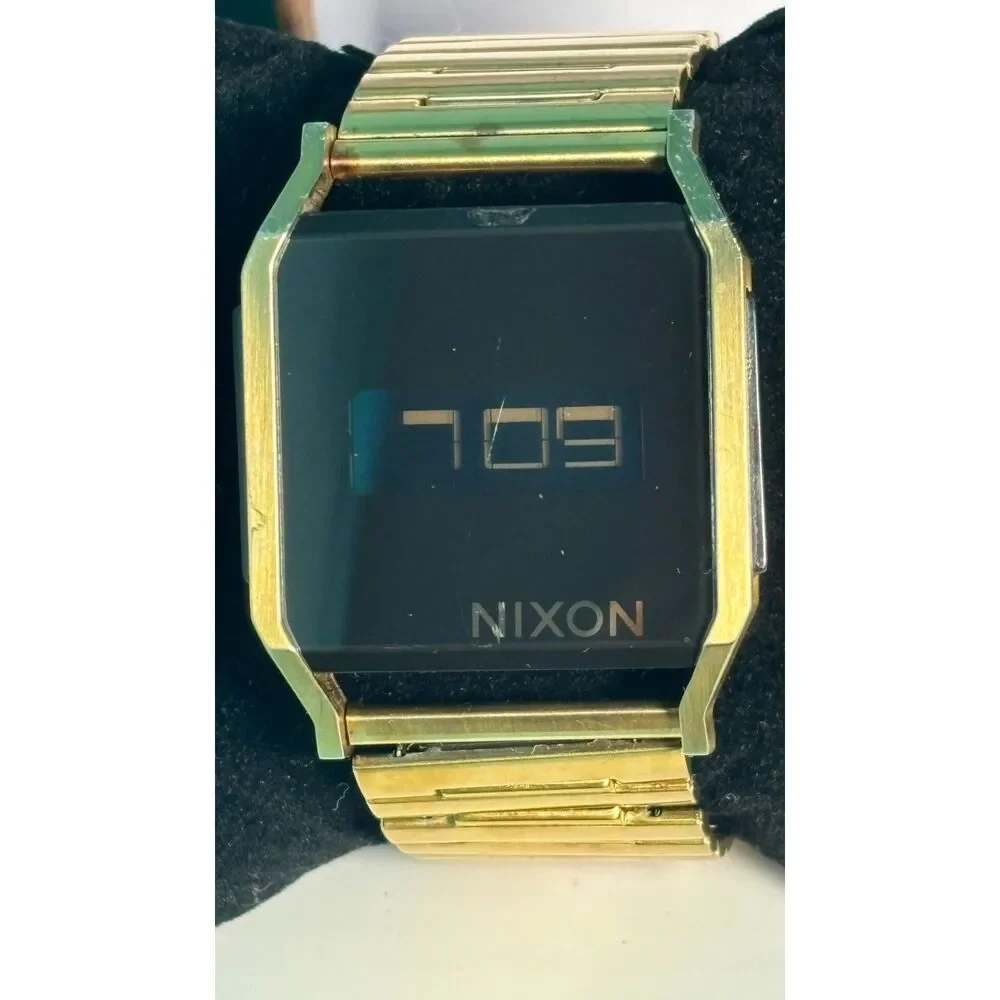 Vintage 2007 Nixon 